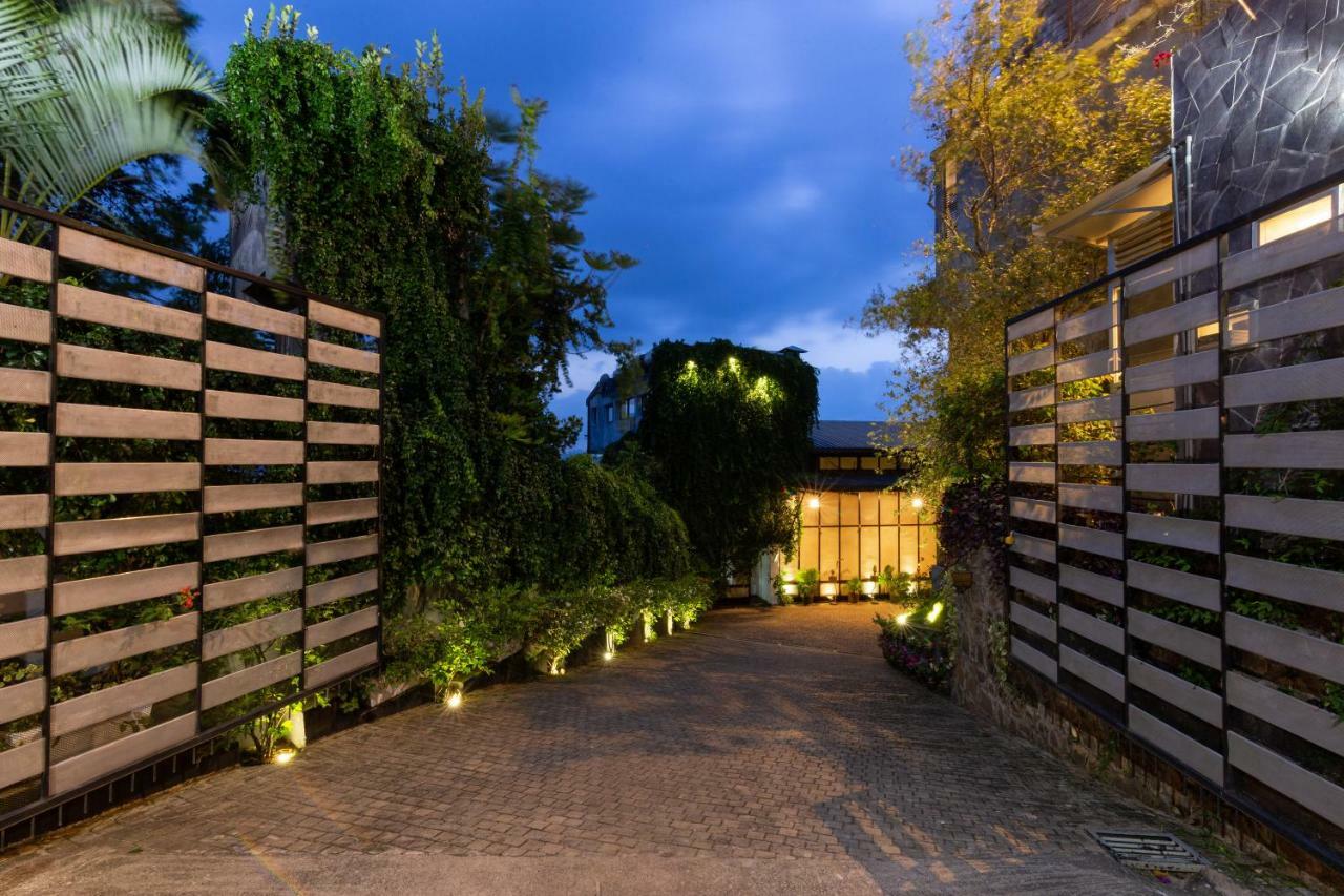 The Theva Residency Hotel Kandy Exterior photo