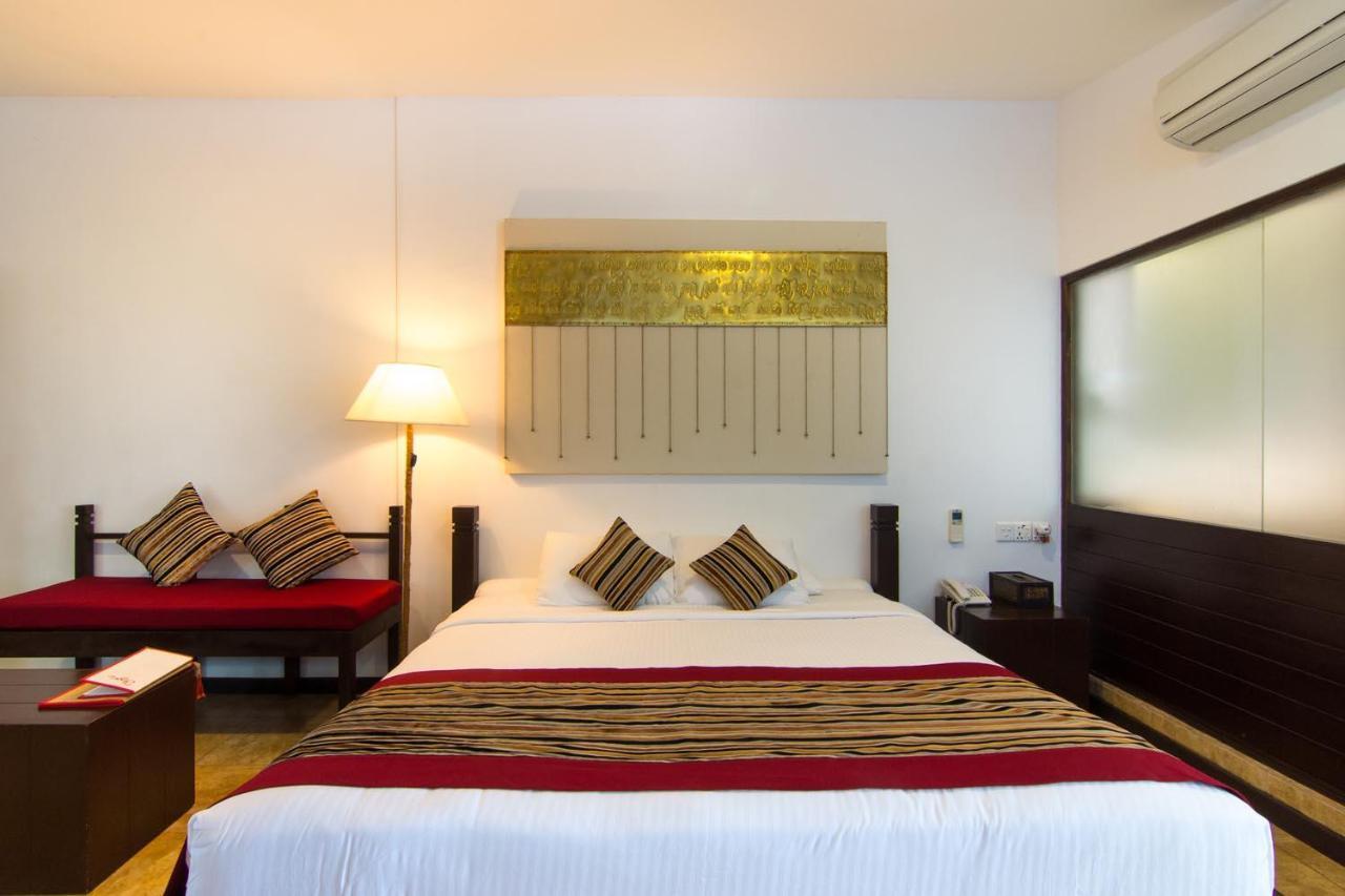 The Theva Residency Hotel Kandy Exterior photo